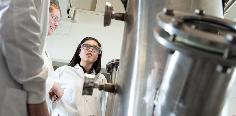 Photo of Wilailak Chanklin in the lab